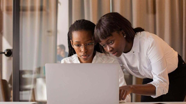 girls-working-on-laptop